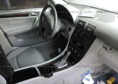 2003 Mercedes-Benz C 240 z USA, uszkodzony, nr VIN WDBRF61J93A418778